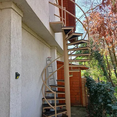 Lent A Parton Apartmanhaz Balatonudvari