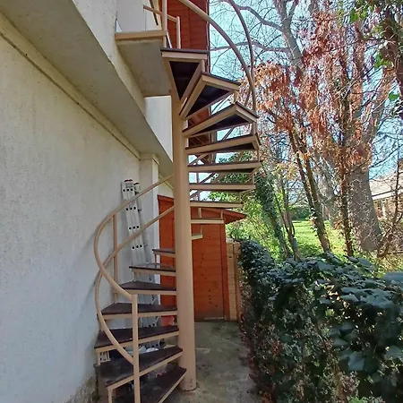 Apartment Lent A Parton - *