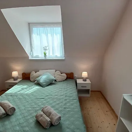 Lent A Parton Apartmanhaz Apartment