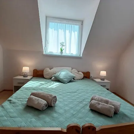 Lent A Parton Apartmanhaz Apartment