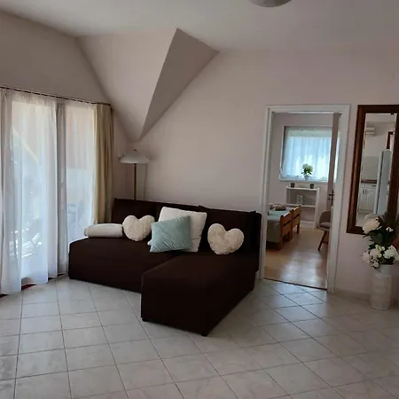Lent A Parton Apartmanhaz *