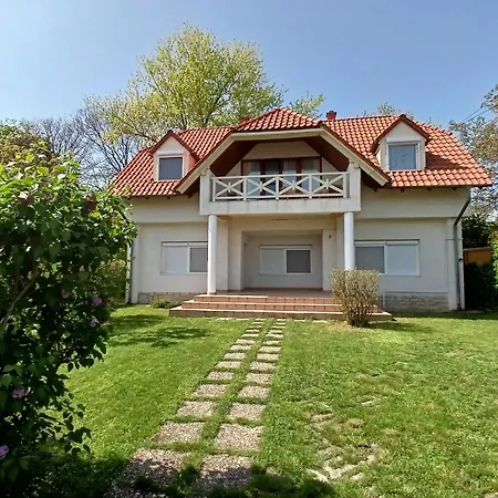 Lent A Parton Apartmanhaz Apartment *